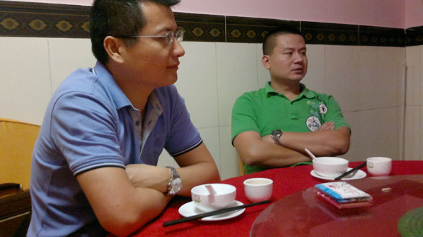 公司总经理杨柳飞及邓副总一行参观视察员工宿舍 公司总经理杨柳飞及邓副总一行参观视察员工宿舍