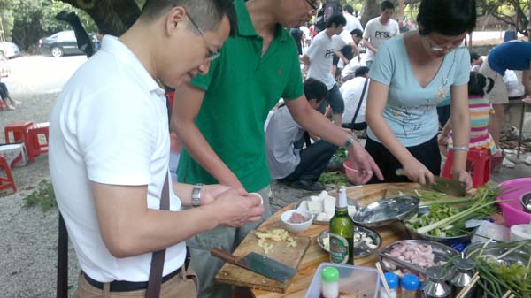 2012-5-26“杨梅坑”户表活动图集 杨柳飞总经理 包水饺图片