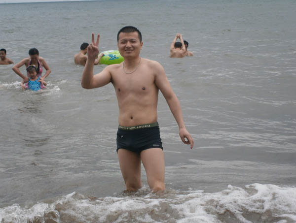 2012-5-26“杨梅坑”户表活动图集 杨总下海游泳图片