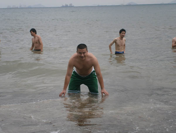 2012-5-26“杨梅坑”户表活动图集 邓总下海游泳图片