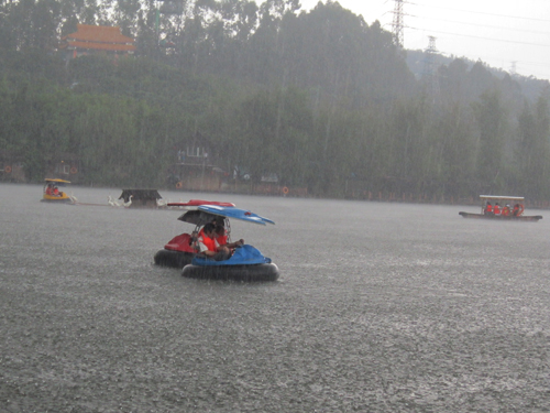 2012-8-11 丽江观澜山水田园一日游 碰碰船匹敌游戏 2012-8-11 丽江观澜山水田园一日游 碰碰船匹敌游戏