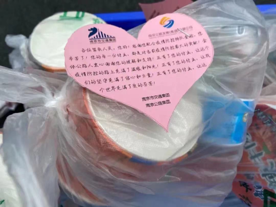1650622221505110 集装箱运价持续降落
